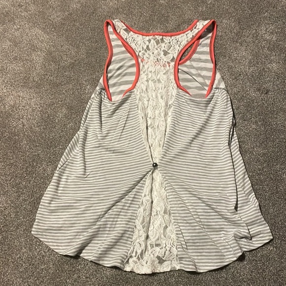 Tank top size small - Picture 2 of 4